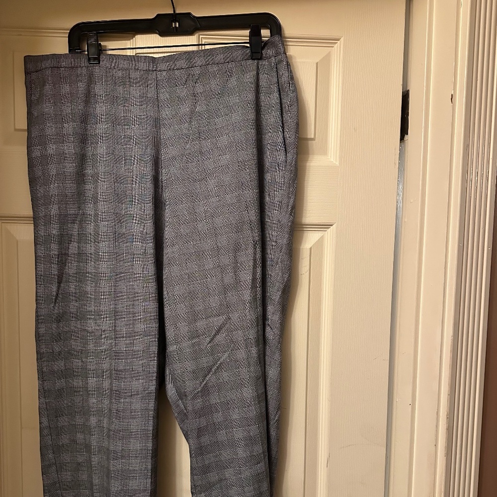 Alfred Dunner || Black, White, & Grey Pants || Size 16